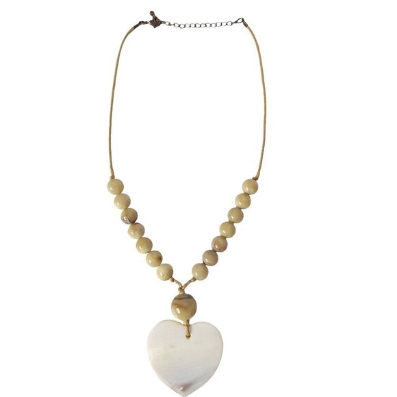 Mother of Pearl Heart Glass Beaded Pendant Necklace - Picture 1 of 3